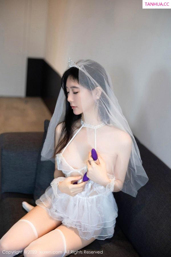   [XiuRen]高清写真图 2023.07.31 No.7165 幼幼 婚纱丝袜第18张图片